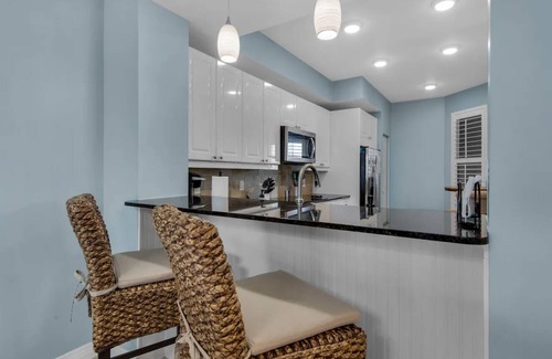 Navarre Beach Copropriété | Beach Colony West 11E Gulf-front Condo Navarre Beach!