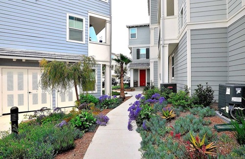 Imperial Beach Copropriété | Beach Condo nestled between IB & Coronado