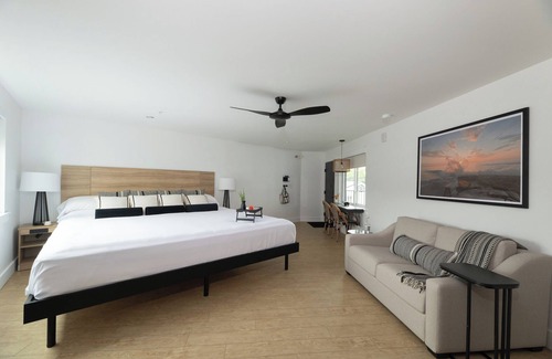 Rehoboth Beach Hôtel | Beach Escape near Dewey Beach with Free Parking, Weekend Breakfast & Firepit