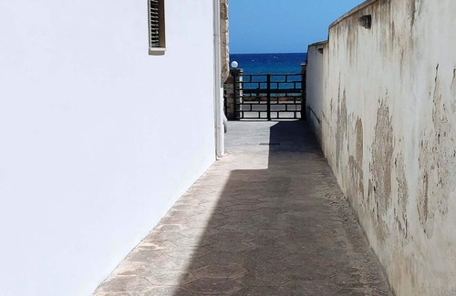 Torre Specchia Ruggeri Maison | Beach Front Ground Floor Holiday House with Private Garden 30 m from the sea