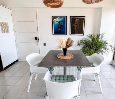 Catia La Mar Appartement | Beach front 9 min to airport DosLocosDeViaje