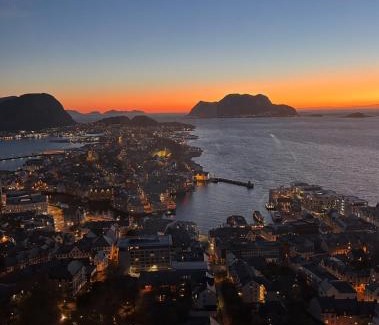 Ulstein Municipality Appartement | Beach front appartments in design eco-villa