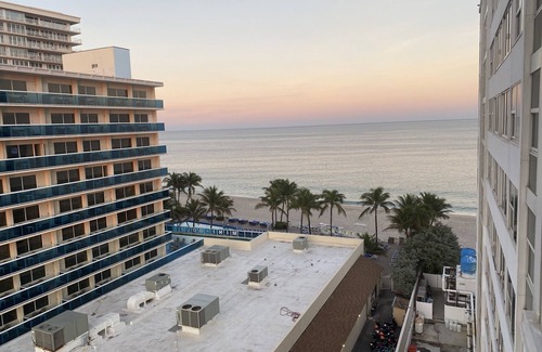 Barrier Island Copropriété | Beach Front Building se trouve sur le sable / l'océan Magnifique condo récemment rénové