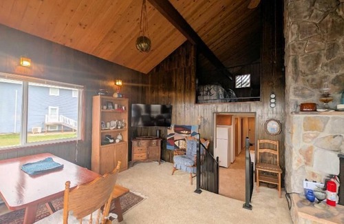 Florence Maison | Beach Front, Dog Friendly, 2 Bd, 2 Bath stunning views