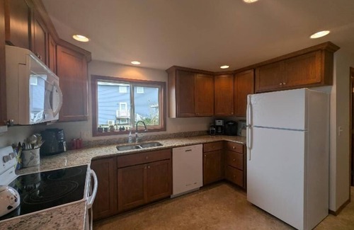Florence Maison | Beach Front, Dog Friendly, 2 Bd, 2 Bath stunning views