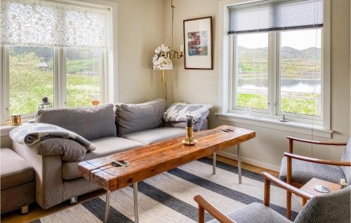Smøla Maison | Beach Front Home In Smøla With Kitchen
