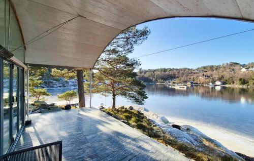 Sveio Maison | Beach Front Home In Sveio With Wifi