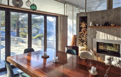 Sveio Maison | Beach Front Home In Sveio With Wifi