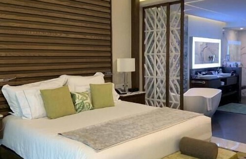 Cancun Station Balnéaire | Beach Front Luxury 5 Diamond Property- 2 Bedroom