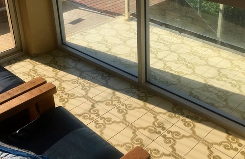 Blue Bay Appartement | PROPRIÉTÉ FRONT DE PLAGE VUES DE 180 DEGRÉS AVEC PLAGE À VOTRE PORTE!
