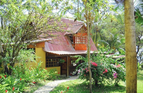 Montezuma Maison | Propriété en bord de mer, avec piscine et à distance de marche de la ville, jardins luxuriants