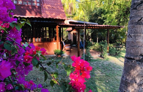 Montezuma Maison | Propriété en bord de mer, avec piscine et à distance de marche de la ville, jardins luxuriants