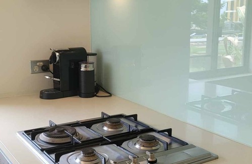 Warf Precinct Appartement | Beach front, with huge outdoor living area and views. Everything you need!