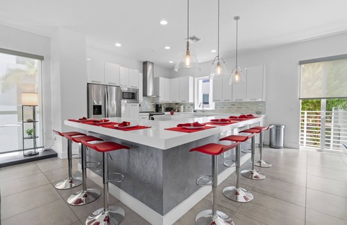 Pompano Beach Maison | Beach Getaway | 4BR w/ Balconies | Steps from Sand