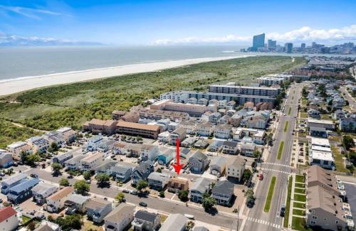 Southend Maison | Beach Getaway Parking 2 blocks to Beach