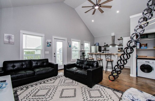 Port Bolivar Maison | Beach Getaway w/2 King Suites & 2 Min from Beach!