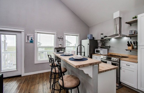 Port Bolivar Maison | Beach Getaway w/2 King Suites & 2 Min from Beach!