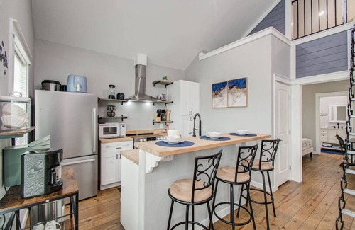 Port Bolivar Maison | Beach Getaway w/2 King Suites & 2 Min from Beach!