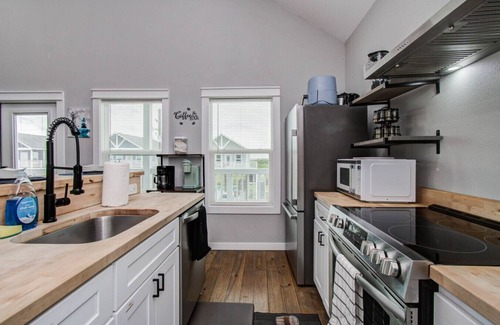 Port Bolivar Maison | Beach Getaway w/2 King Suites & 2 Min from Beach!