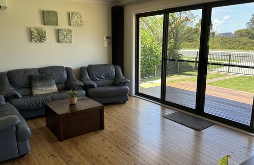 Batemans Bay Maison | Plage, golf, pêche, amusement et animaux acceptés @ Batemans Bay !!