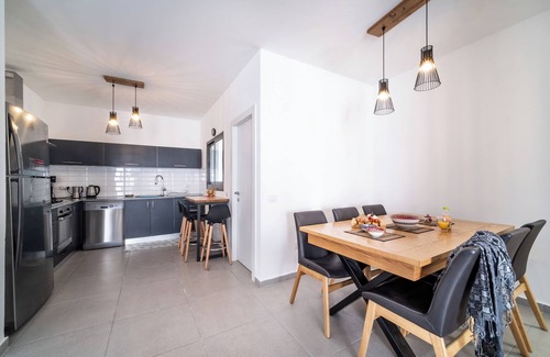 Nahariya Appartement | Beach Haven 3BR Apt by Sea N' Rent