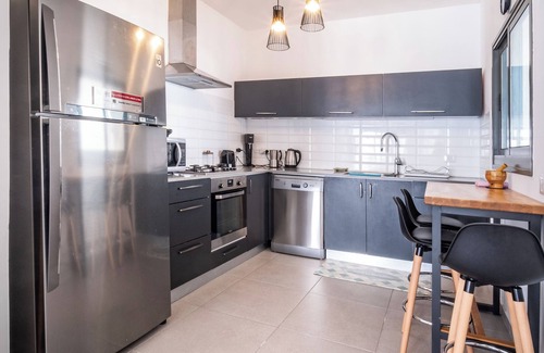 Nahariya Appartement | Beach Haven 3BR Apt by Sea N' Rent