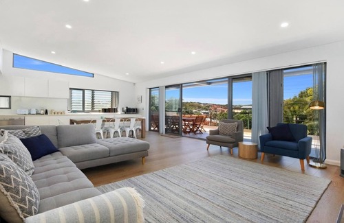 Terrigal Appartement | BEACH HAVEN | Close to beach , WIFI | Accom Holidays