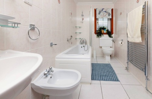 Harris Cottage | Beach holiday home 5 minutes' walk to Luskentyre Beach