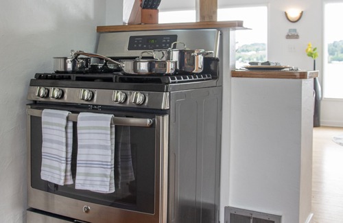 Bremerton Maison | Beach Home w/King & Queen bed + Wi-Fi see Whales/Eagles Minutes to Seattle Ferry