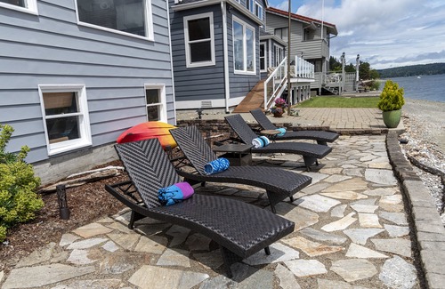 Bremerton Maison | Beach Home w/King & Queen bed + Wi-Fi see Whales/Eagles Minutes to Seattle Ferry