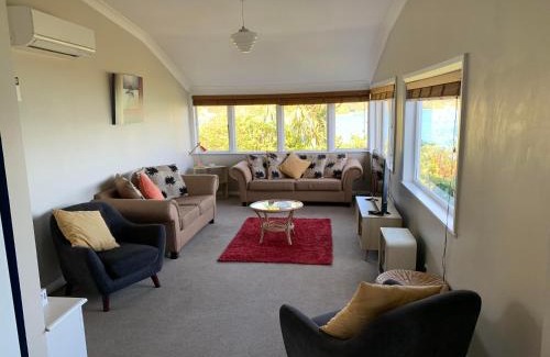 Lowry Bay Maison | Beach Home with 3 double bedrooms and amazing sea views