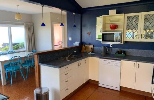Lowry Bay Maison | Beach Home with 3 double bedrooms and amazing sea views