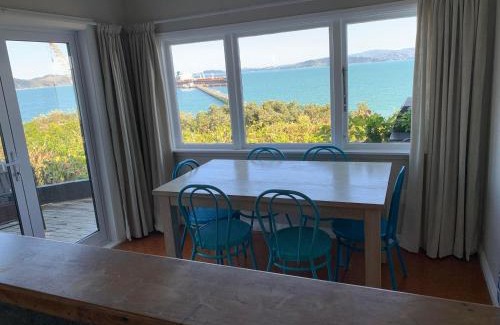 Lowry Bay Maison | Beach Home with 3 double bedrooms and amazing sea views