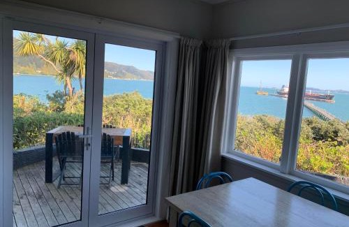 Lowry Bay Maison | Beach Home with 3 double bedrooms and amazing sea views