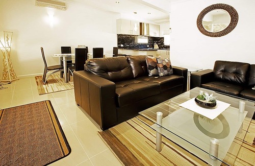 Cowes Maison | Unit 2/38 Chapel St, Cowes - Piscine et aire de jeux pour enfants