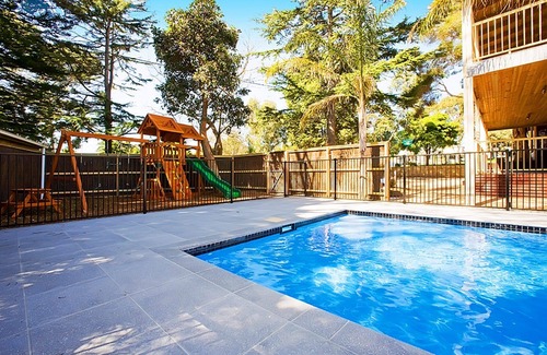 Cowes Maison | Unit 3/38 Chapel St, Cowes - Piscine et aire de jeux pour enfants