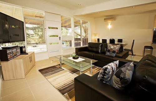 Cowes Maison | Unit 3/38 Chapel St, Cowes - Piscine et aire de jeux pour enfants