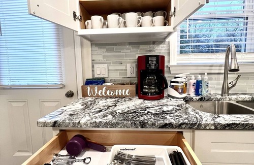 Town Bank Maison | Beach House CapeMay LINENS INCLUDED 1 block&a short 5min walk to Beach Sleeps 19