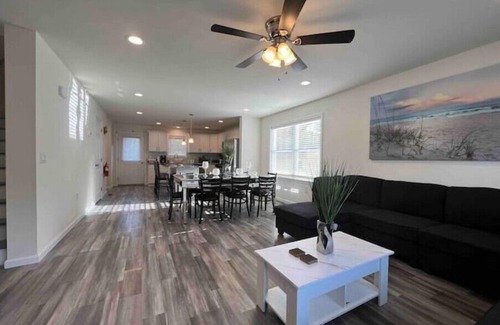 Town Bank Maison | Beach House CapeMay LINENS INCLUDED 1 block&a short 5min walk to Beach Sleeps 19