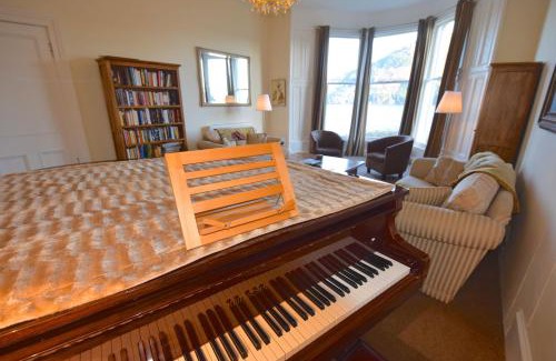 Cairndow Maison | Beach House - Carrick Castle