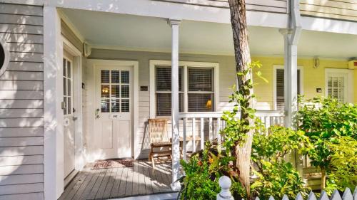 Truman Annex Maison | Beach House Condo by AvantStay Communal Pool Gated Community Great Location Week Long Stays