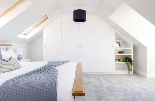East Wittering Maison | Beach house for 10 with hot tub & garden