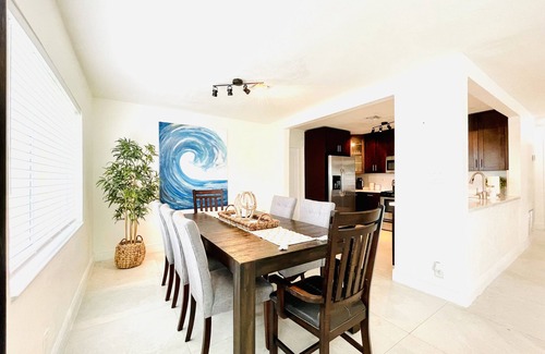 Dolphin Isles Maison | Beach House-Game room-Downtown-Heated Pool-HotTub