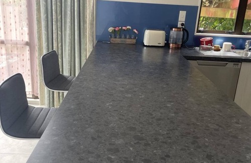 Paraparaumu Beach Maison | Beach House with an oceanview!