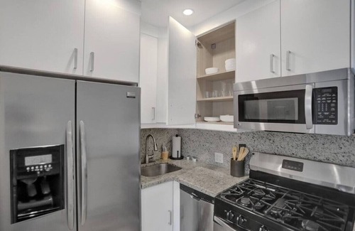Hendricks and Venice Isles Appartement | Beach Isles: Modern Studio Apartment in Fort Lauderdale with Patio