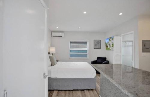 Hendricks and Venice Isles Appartement | Beach Isles Modern Studio Apartment in Fort Lauderdale with Patio
