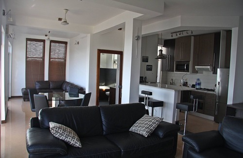 Mount Lavinia Copropriété | Beach Luxury Apartment in Srilanka furnished apartment opposite Mt Lavinia beach