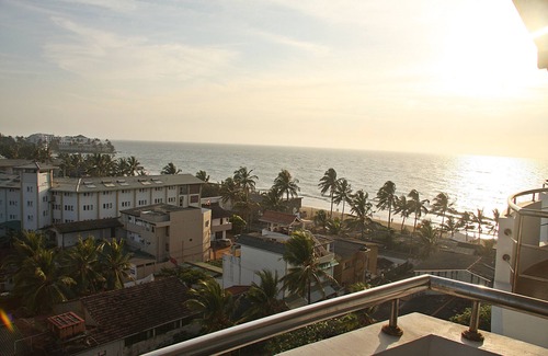 Mount Lavinia Copropriété | Beach Luxury Apartment in Srilanka furnished apartment opposite Mt Lavinia beach