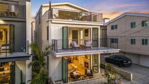 Peninsula Maison | Beach Paradise - Stunning 3-Story in Long Beach