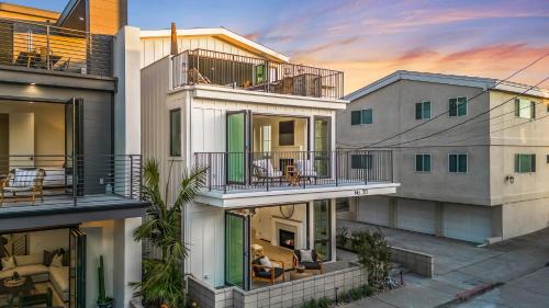 Peninsula Maison | Beach Paradise - Stunning 3-Story in Long Beach